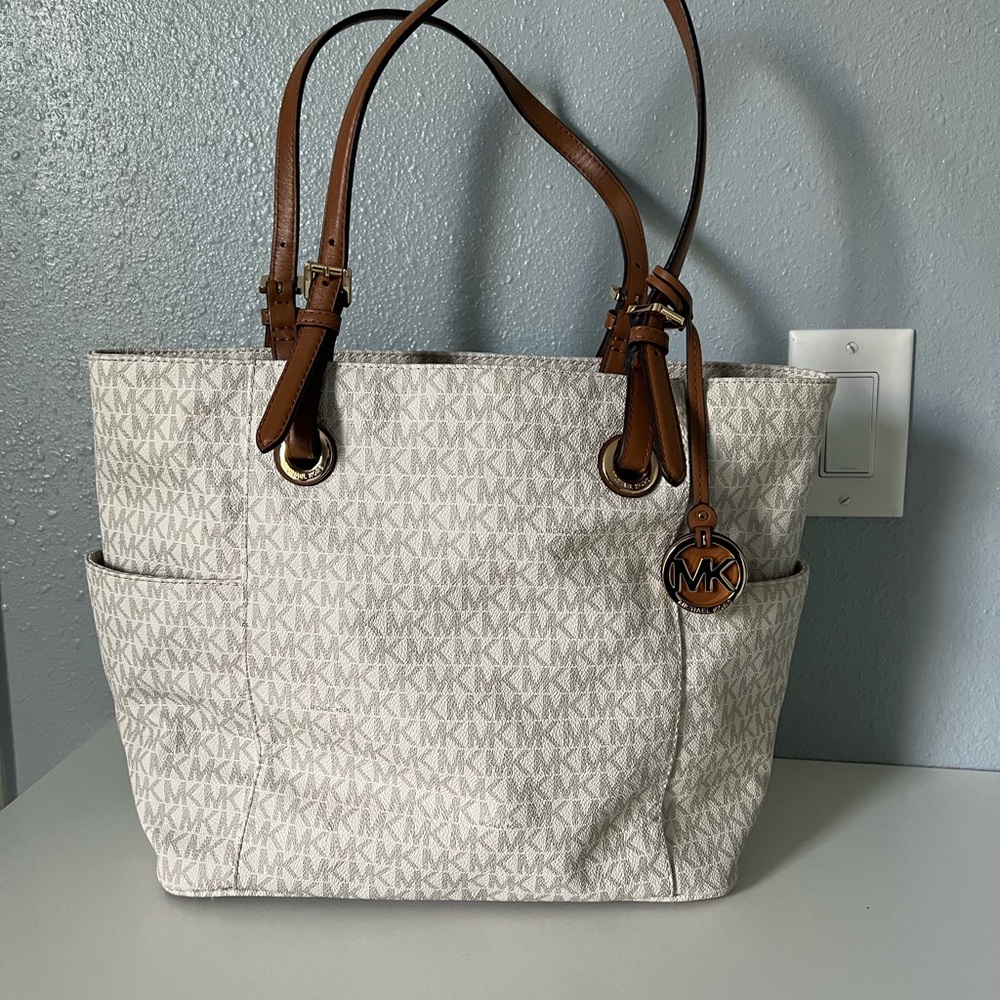 Michael kors signature tote